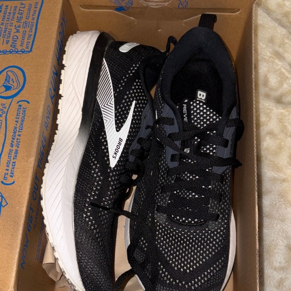 Brooks Revel 6 Black and White Running Shoes - Picture 10 of 11